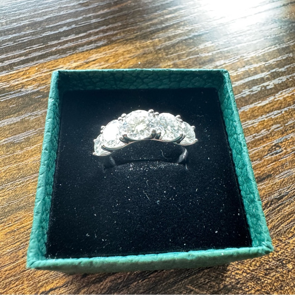 Moissanite Sterling Silver 925 Ring size 8 - Picture 4 of 6